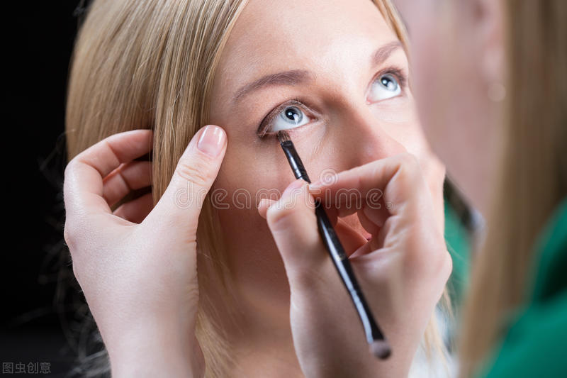 怎样化妆好看又简单初学者步骤,自然妆化妆步骤视频教程