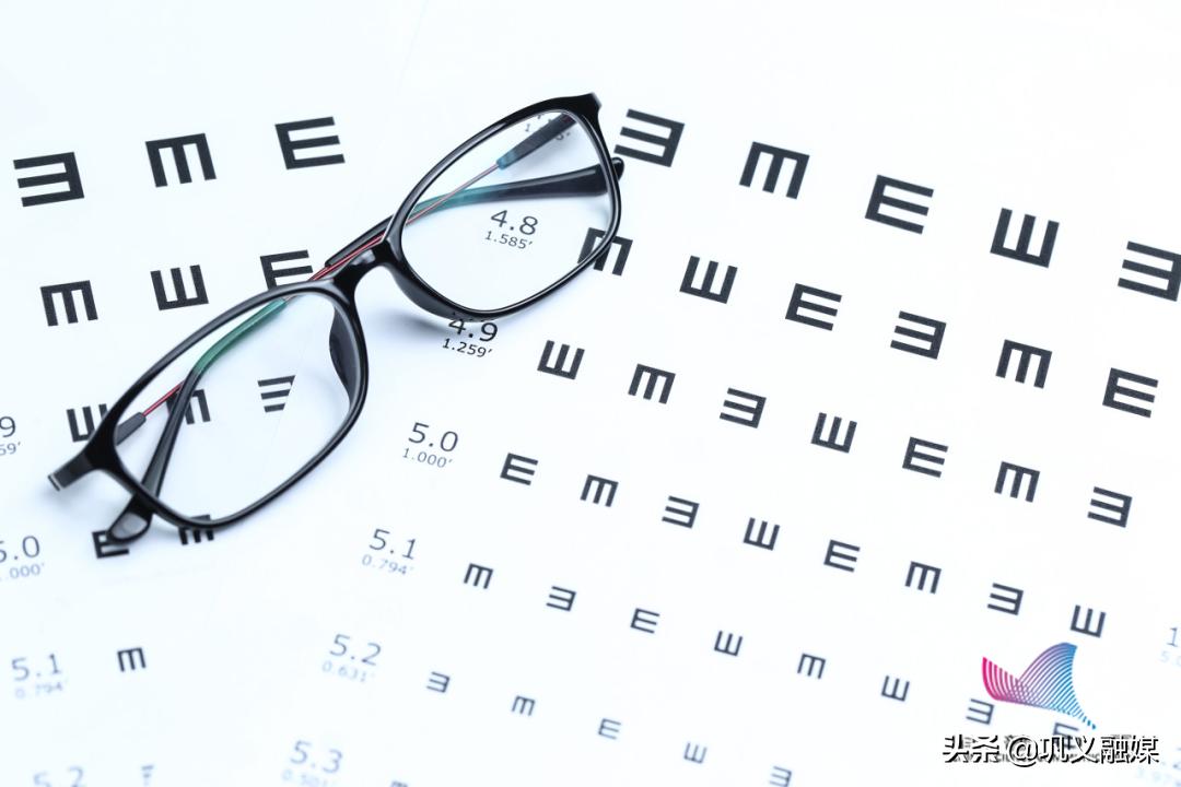 高度数眼镜戴低度数眼镜会怎样,低度数近视戴眼镜好还是不戴好