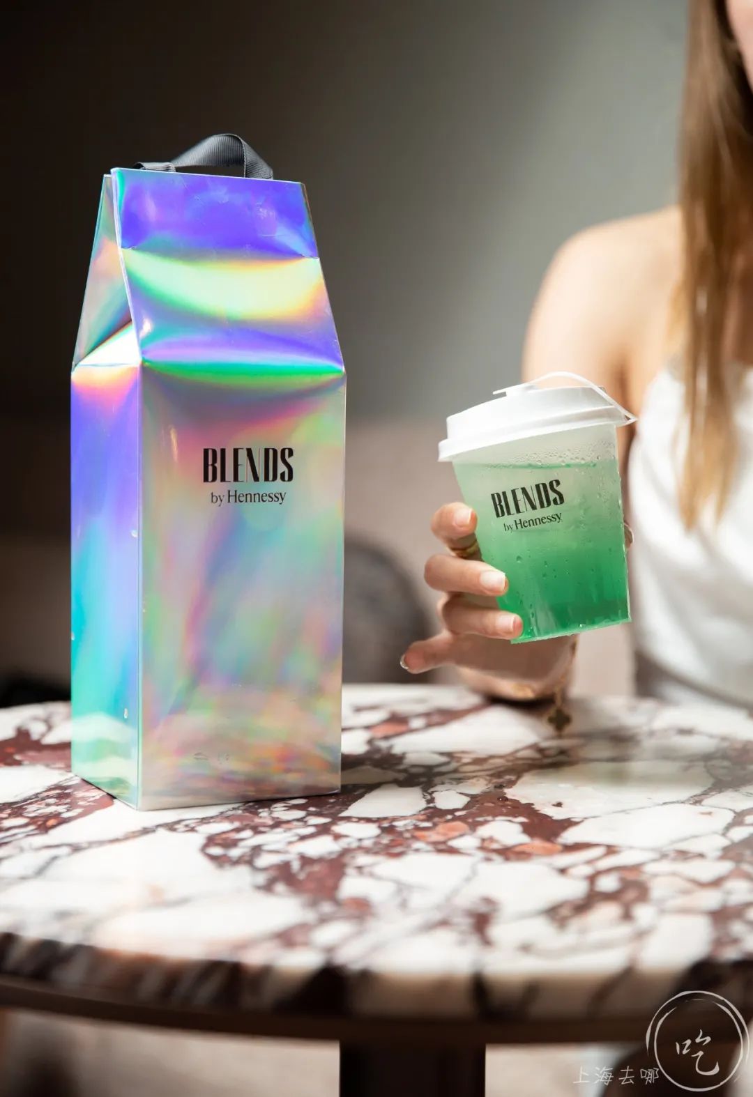 次元壁破了！轩尼诗酒吧X国民六神，竟出了个“花露水鸡尾酒”