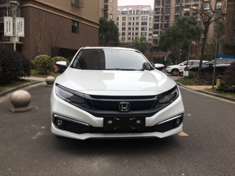 本田思域白色款,本田思域白色车漆蹭了怎么修复