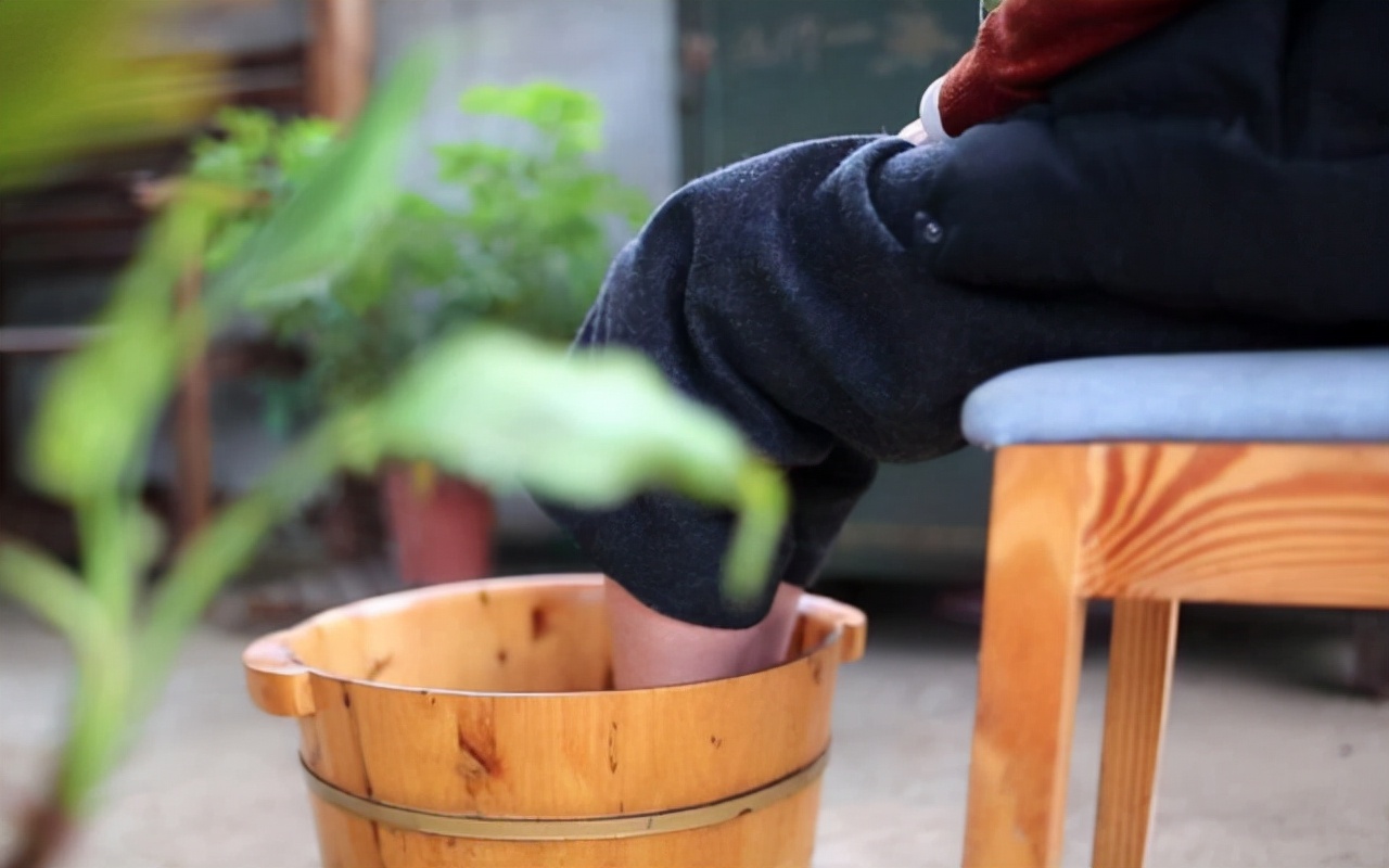 女性例假期间都需要注意什么？提醒：尽量牢记“二洗三吃四不要”