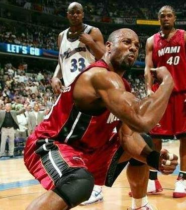 为什么nba球员都穿紧身球衣,nba球员球衣里穿的紧身衣叫什么