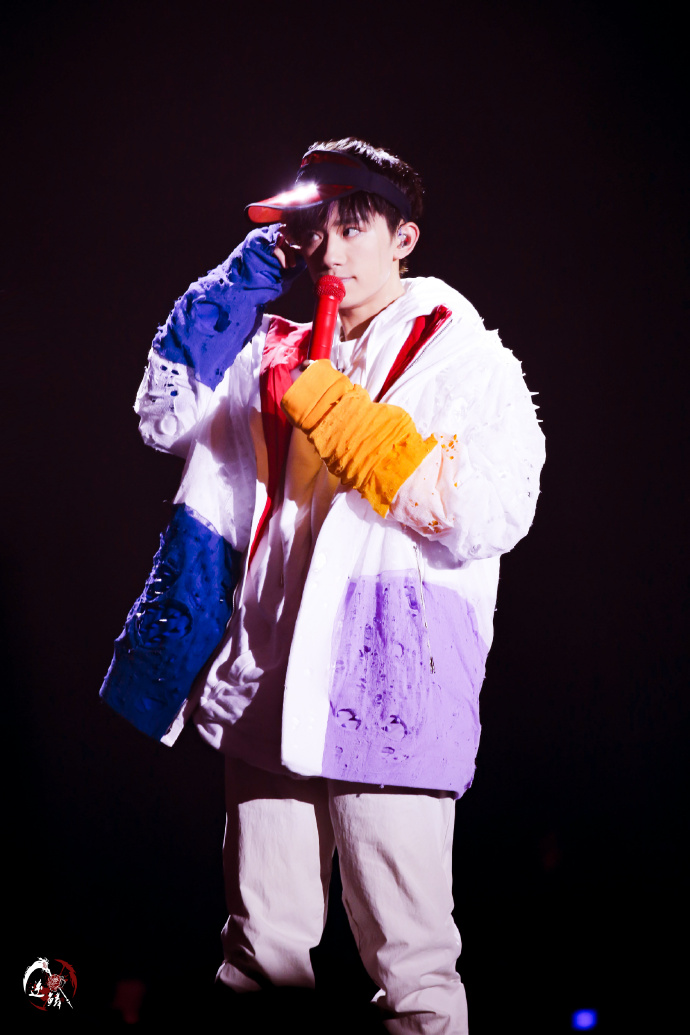 易烊千玺让人喜欢的10个理由,如何客观的评价易烊千玺的长相