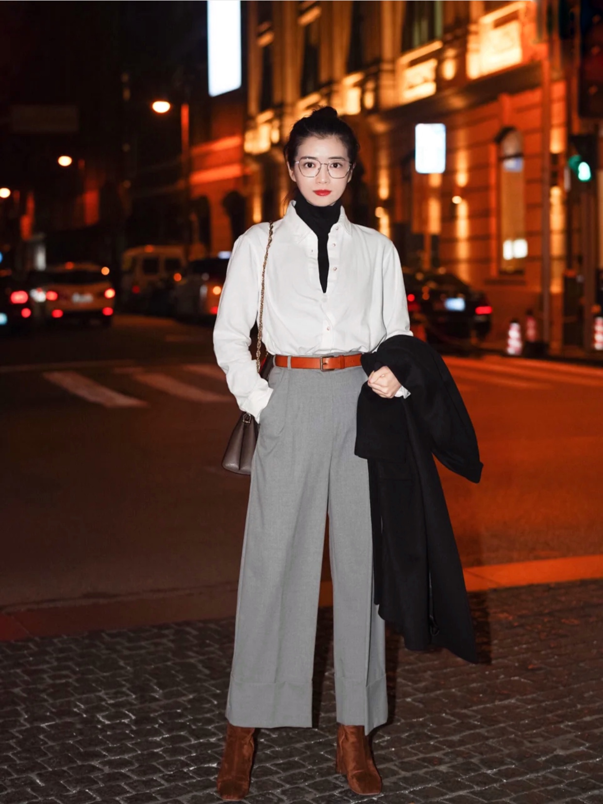 白衬衣搭开衫怎么穿出高级感,白衬衣领带也可以穿出高级感