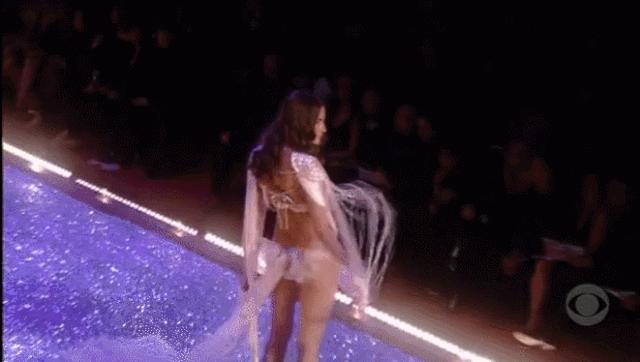 日本女性超模维密走秀众神时代,维密众神时代经典走秀2003