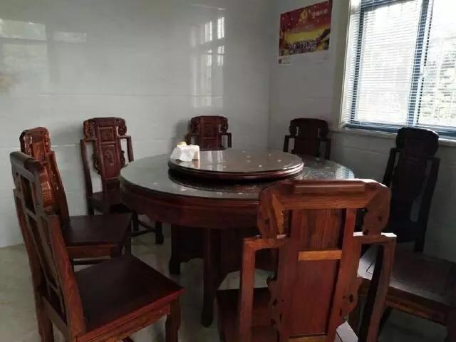 村里土豪的三楼自建房,女子在农村自建3层小楼没钱装修