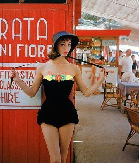 何穗身穿复古泳装大秀骨感身材,何穗人鱼裙图片