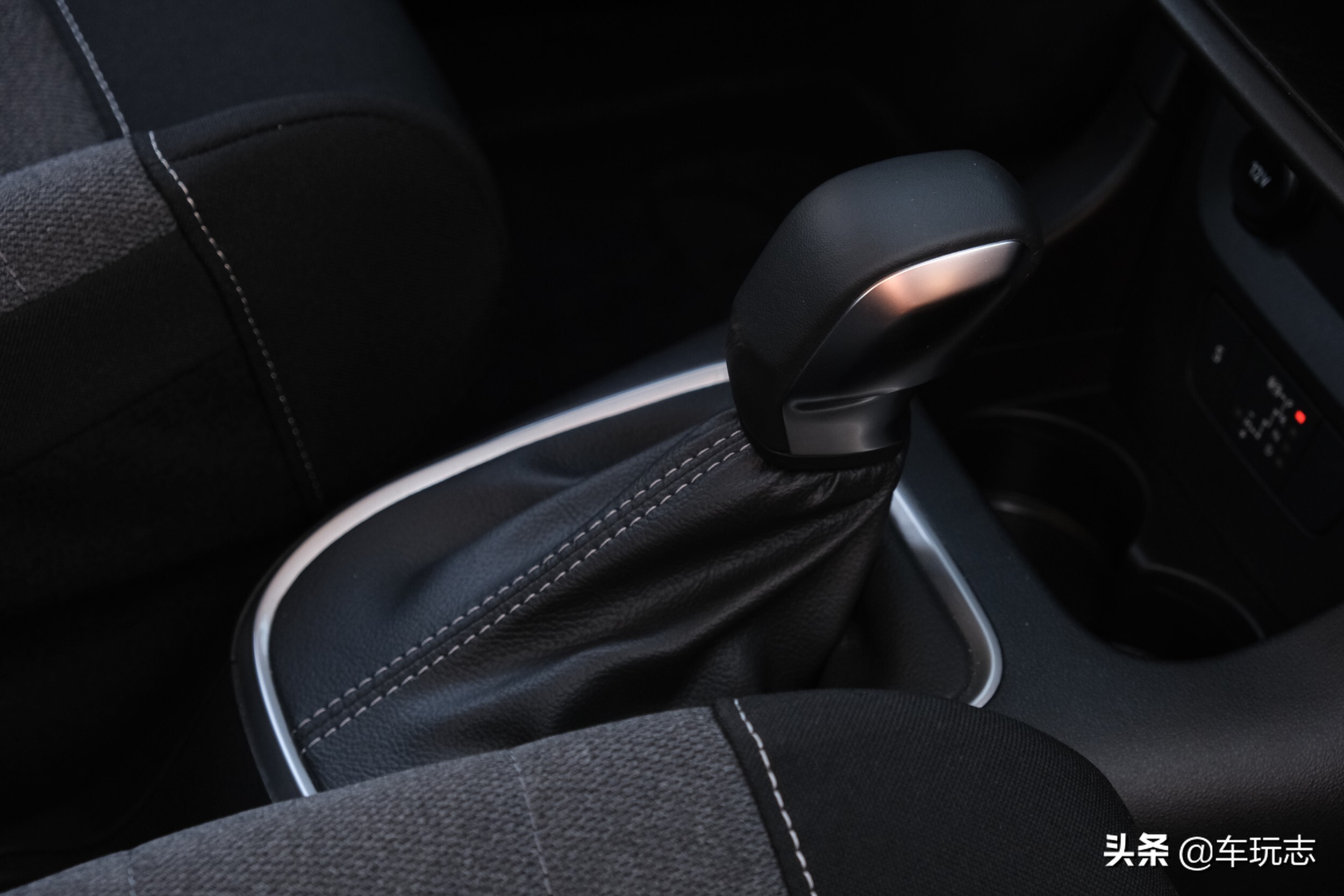 雪铁龙c3l手动试驾视频,22款雪铁龙c3xr1.2t