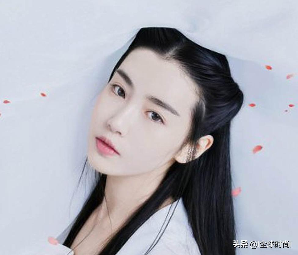 模特中国风妆容端庄大气,古典中国风水墨服装走秀