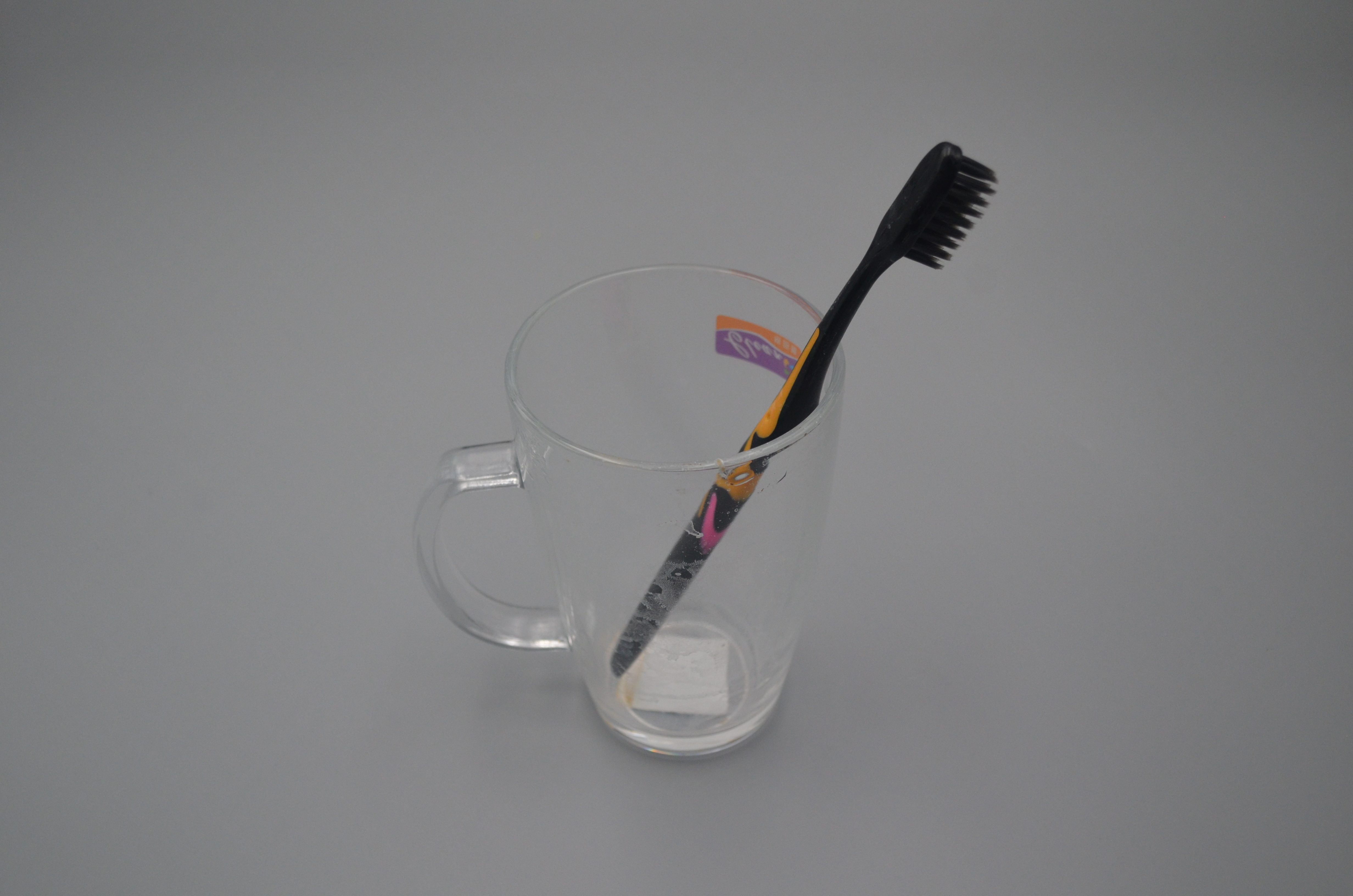 牙刷脏了怎么清洗牙刷里面,牙刷里面有脏脏的东西怎样清理