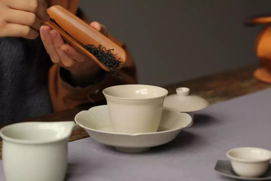 干泡茶盘和湿泡茶盘有什么分别,泡茶干泡与湿泡