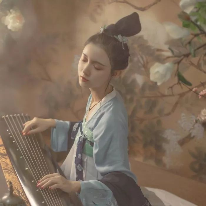 不染世俗的古风女头真人,有意境古风女头真人版