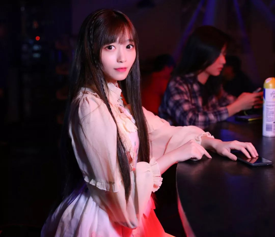 败家女花了三十多万买化妆品,败家女人的化妆品