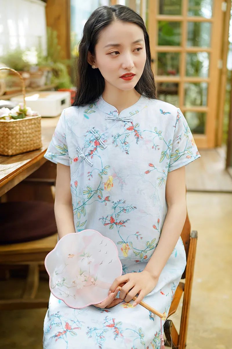 穿苎麻大气从容之美,穿一袭香云纱尽显古典韵美