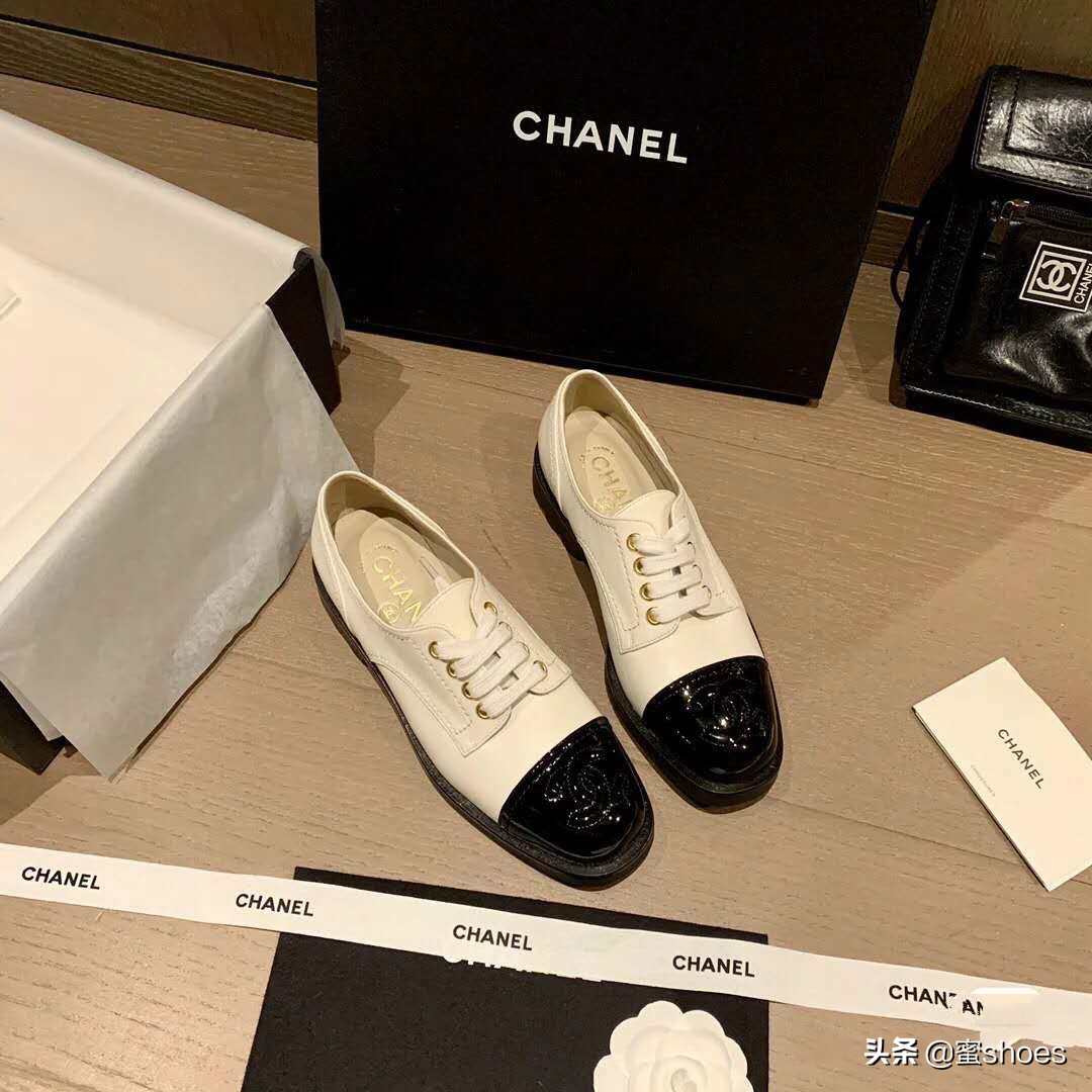 刘雯穿的运动鞋有哪些,刘雯穿搭全靠小白鞋