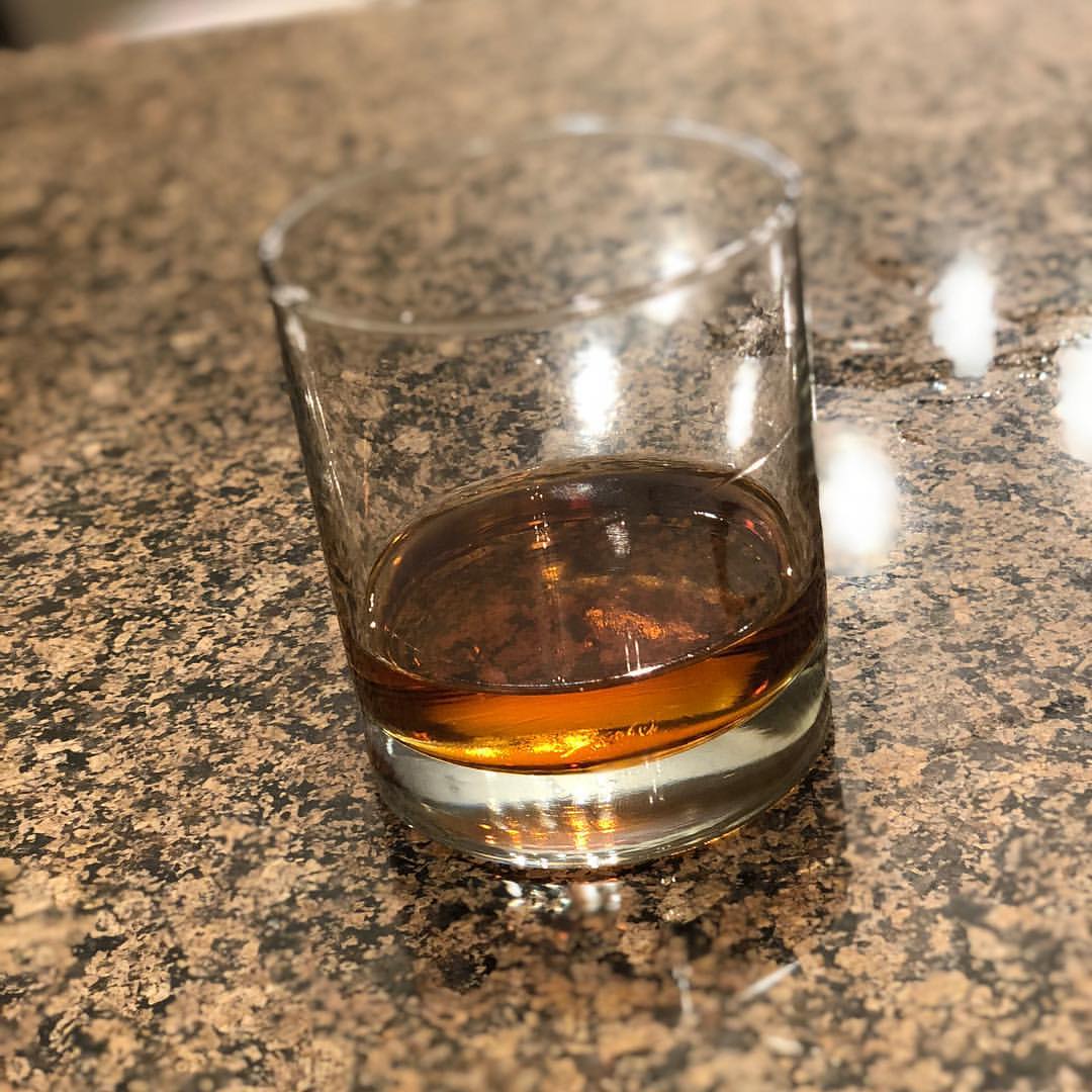 酒吧里最受欢迎的“深水*弹炸**”，只有今晚不回家的妞敢碰...