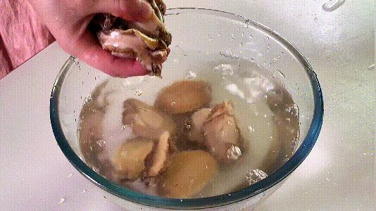 诚意满满的炖一百只鲍鱼招待客人,鲍鱼招待客人的做法