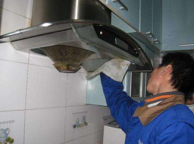 油烟机脏怎么清理呢,城区家政上门清洗油烟机哪种最好