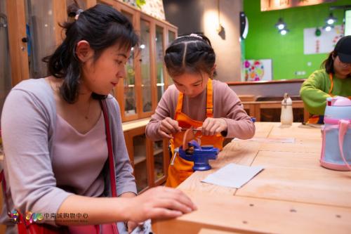 中南商业用心创建多元魅力空间,臻情礼遇母亲节