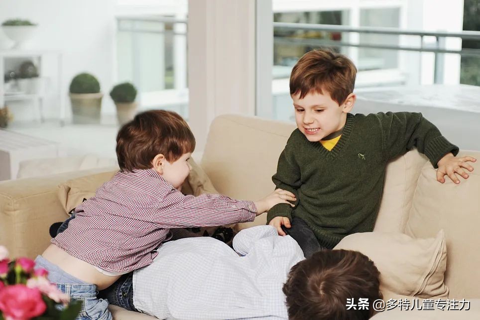 孩子占有欲太强怎么引导,小孩两岁特别有占有欲怎么引导