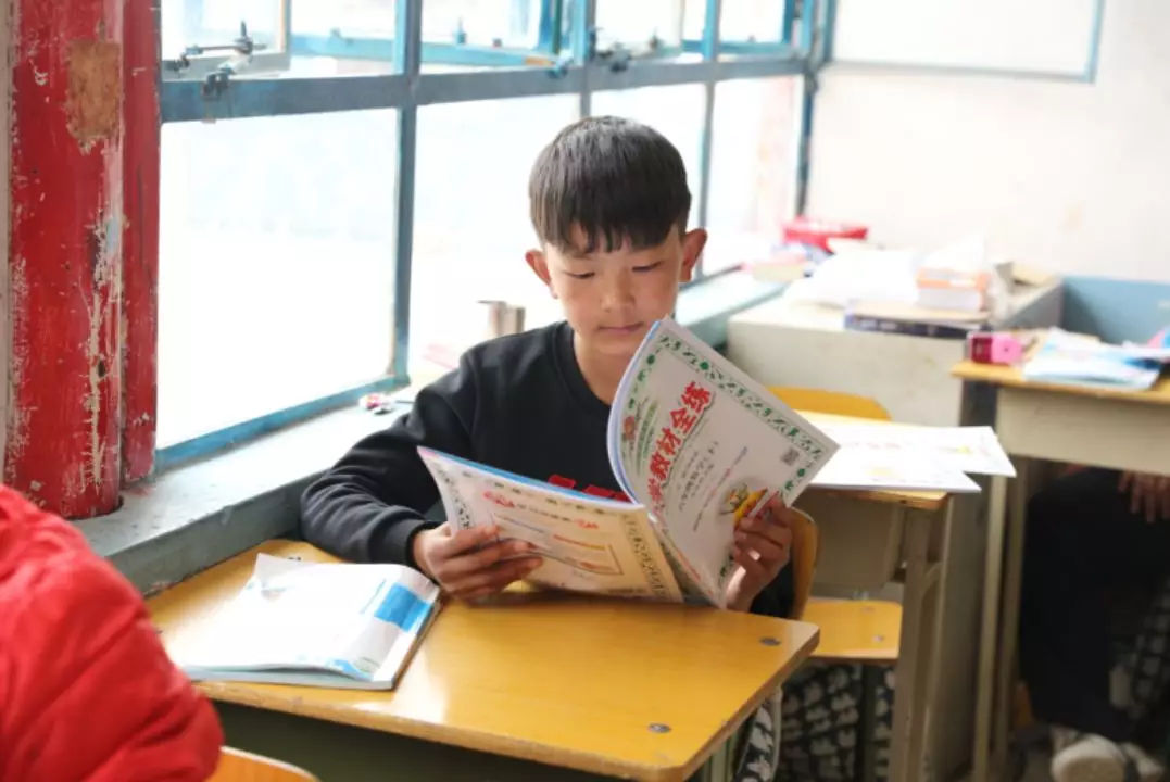 公益行爱心捐赠,公益助学爱心圆梦