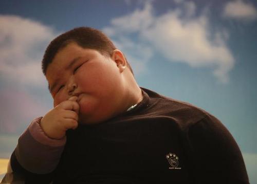 3岁孩子被喂到70斤吃播？别忘了，儿童肥胖要警惕的还有这些