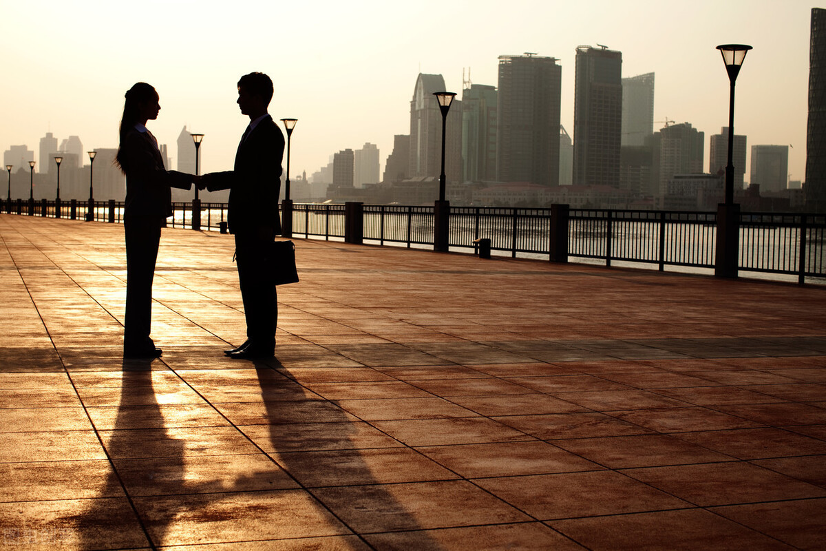 比白茶浓一点的绿茶,比绿茶还要低级的茶叶