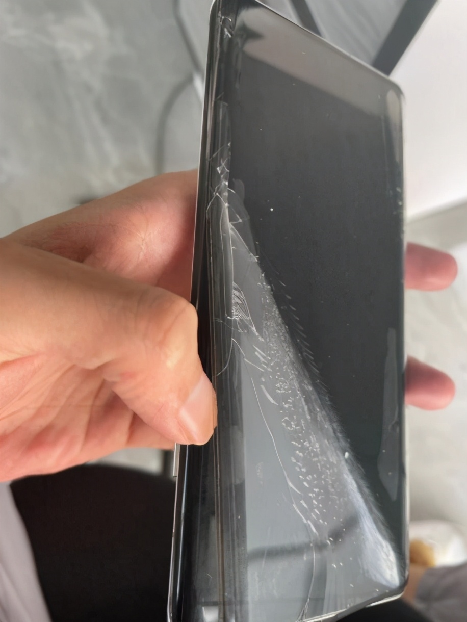 曲面手机钢化膜和软膜哪个更好,曲面屏手机钢化膜贴膜神器