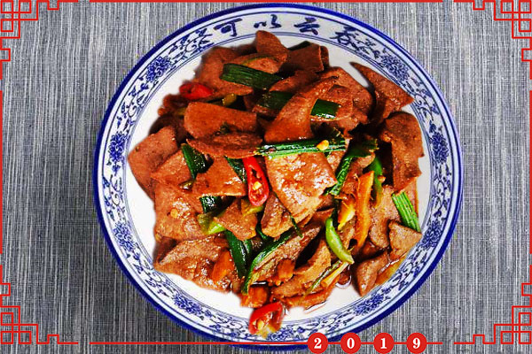 猪肝怎么炒好吃又嫩简单家常做法,猪肝怎么炒又脆又嫩的步骤