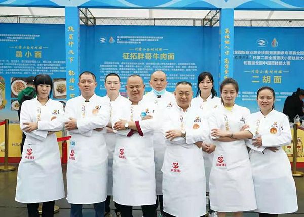 游山城重庆过大美三峡,游重庆山城吃地道的重庆火锅