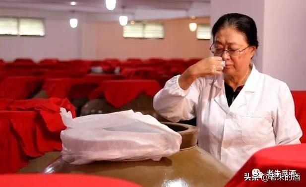 美人如玉，永恒的琼浆｜茅台镇专产琼浆玉液，美女酒瓶宜收藏