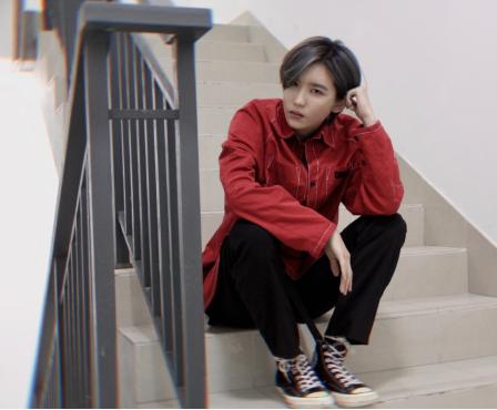 陆柯燃同款发型穿搭,陆柯燃金发造型摩登气质