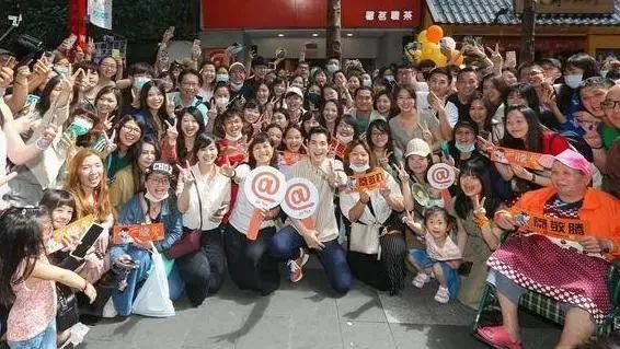 开奶茶店的不止王俊凯！为什么明星都钟爱开一家奶茶店？