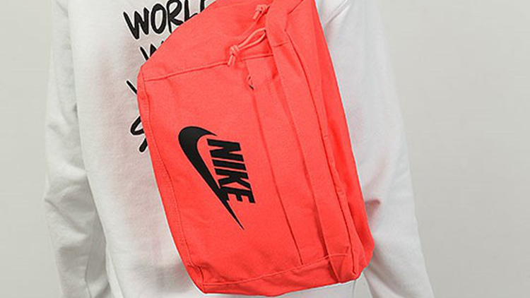 耐克王一博同款哪个颜色好看,王一博同款黑色耐克包