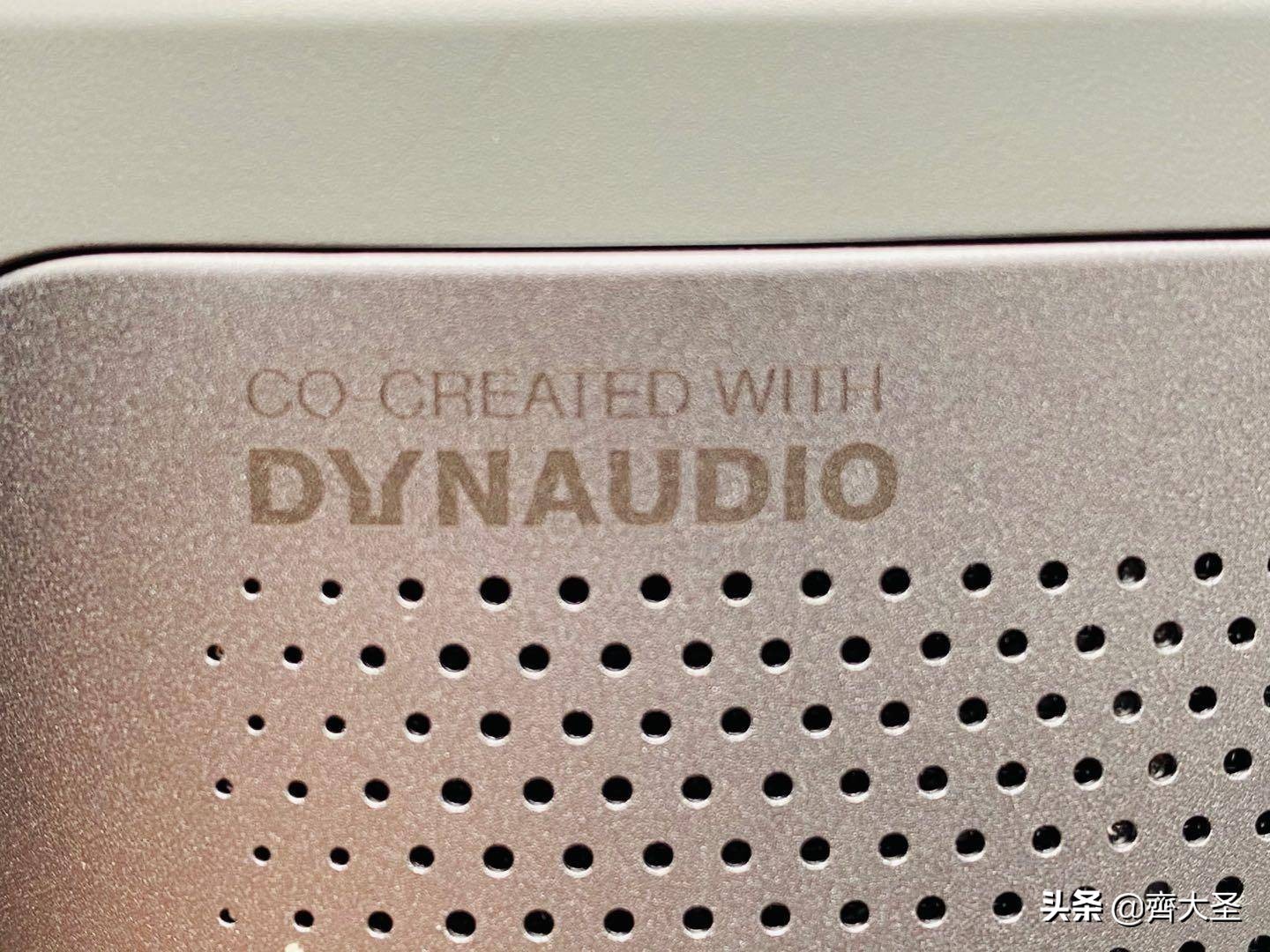 坚果j10投影仪可以看直播,坚果j10智能投影仪家用推荐