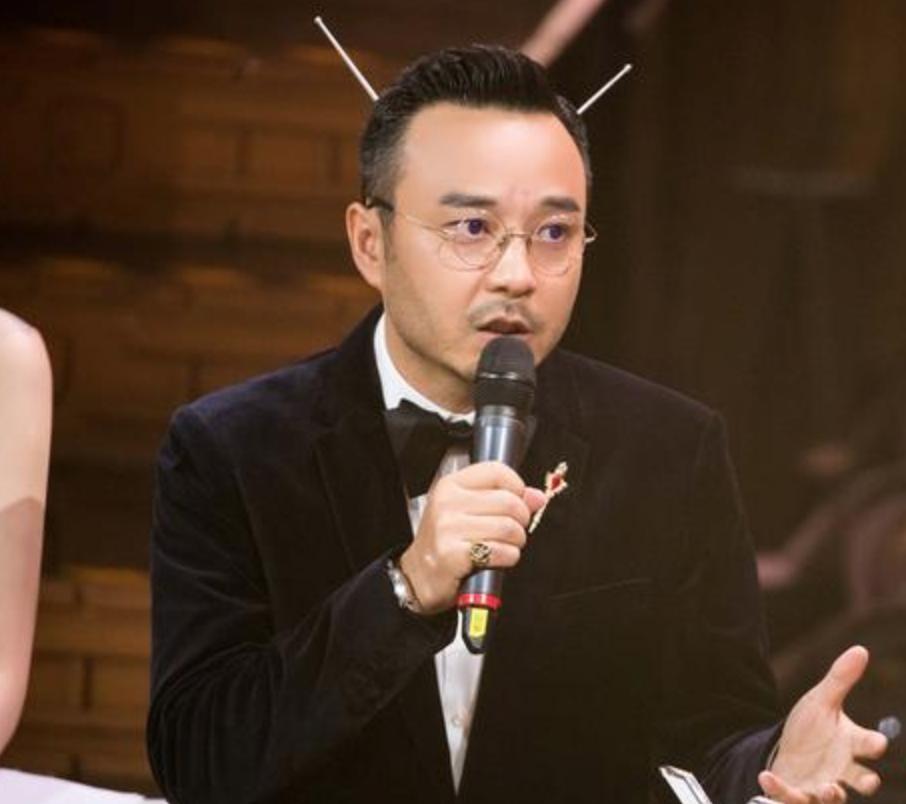 让我们回顾一下朱丹口误经典回顾,朱丹最近几次口误事件