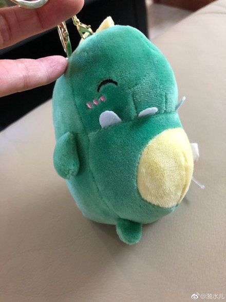 sunnee杨芸晴火箭少女毕业会唱歌,sunnee杨芸晴穿粉色制服