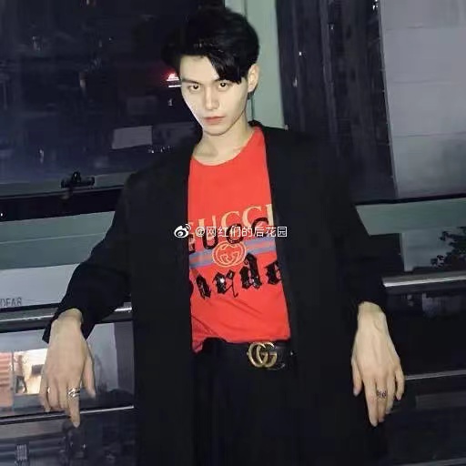 学识加成美得自然真实！温大老师像吴彦祖张震，思政老师撞脸Lisa