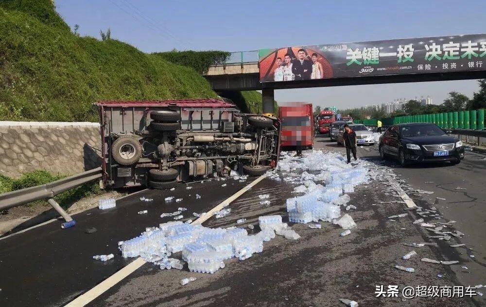 4米2轻卡走高速和国道哪个划算,4.2米轻卡高速翻车