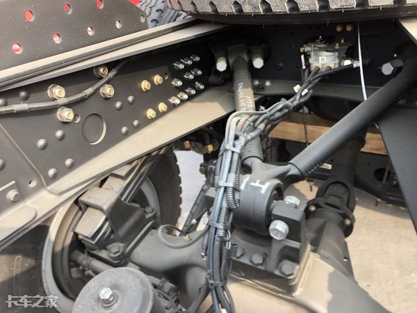 国六动力强劲车,国六解放j6p牵引车自重