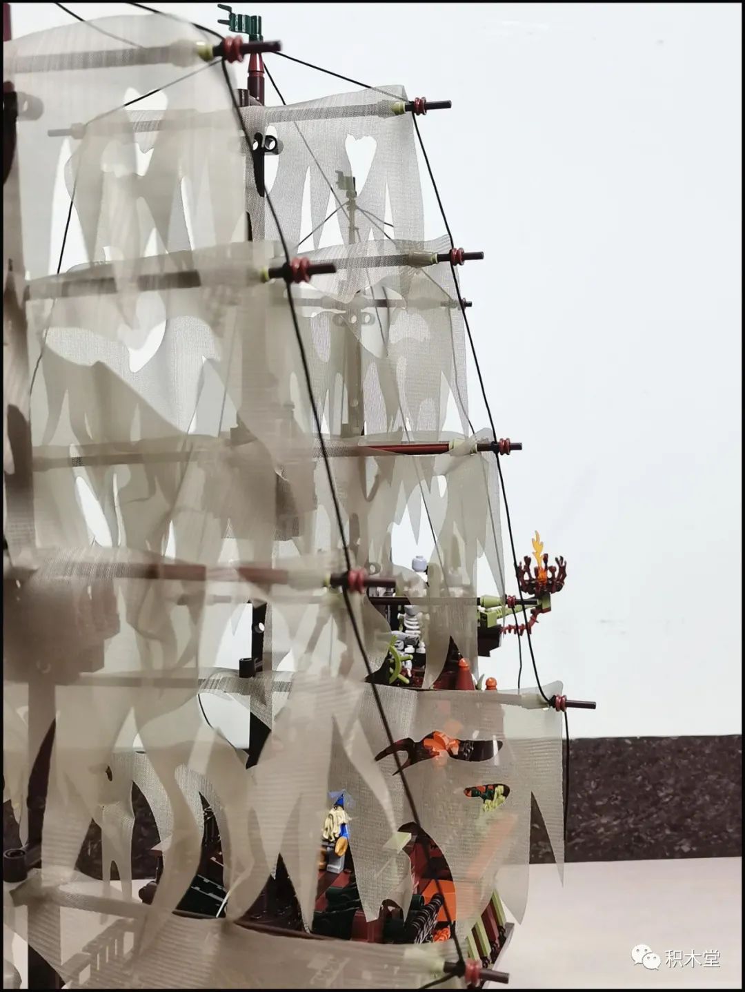 飞翔的荷兰人号为什么能潜水 (鬼船和飞翔的荷兰人号哪个更牛)