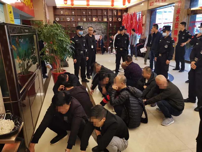 按摩店内“有乾坤”、摩的司机“兼职”介绍卖淫，查禁*赌黄**，瑞金公安在行动！