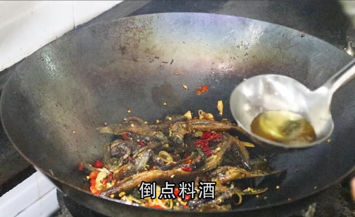 泥鳅最好吃家常做法大厨教你妙招,泥鳅配什么菜香辣入味好吃