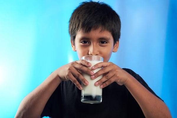 宝宝噎着了怎么办快速解决,宝宝爱呛奶怎么喂