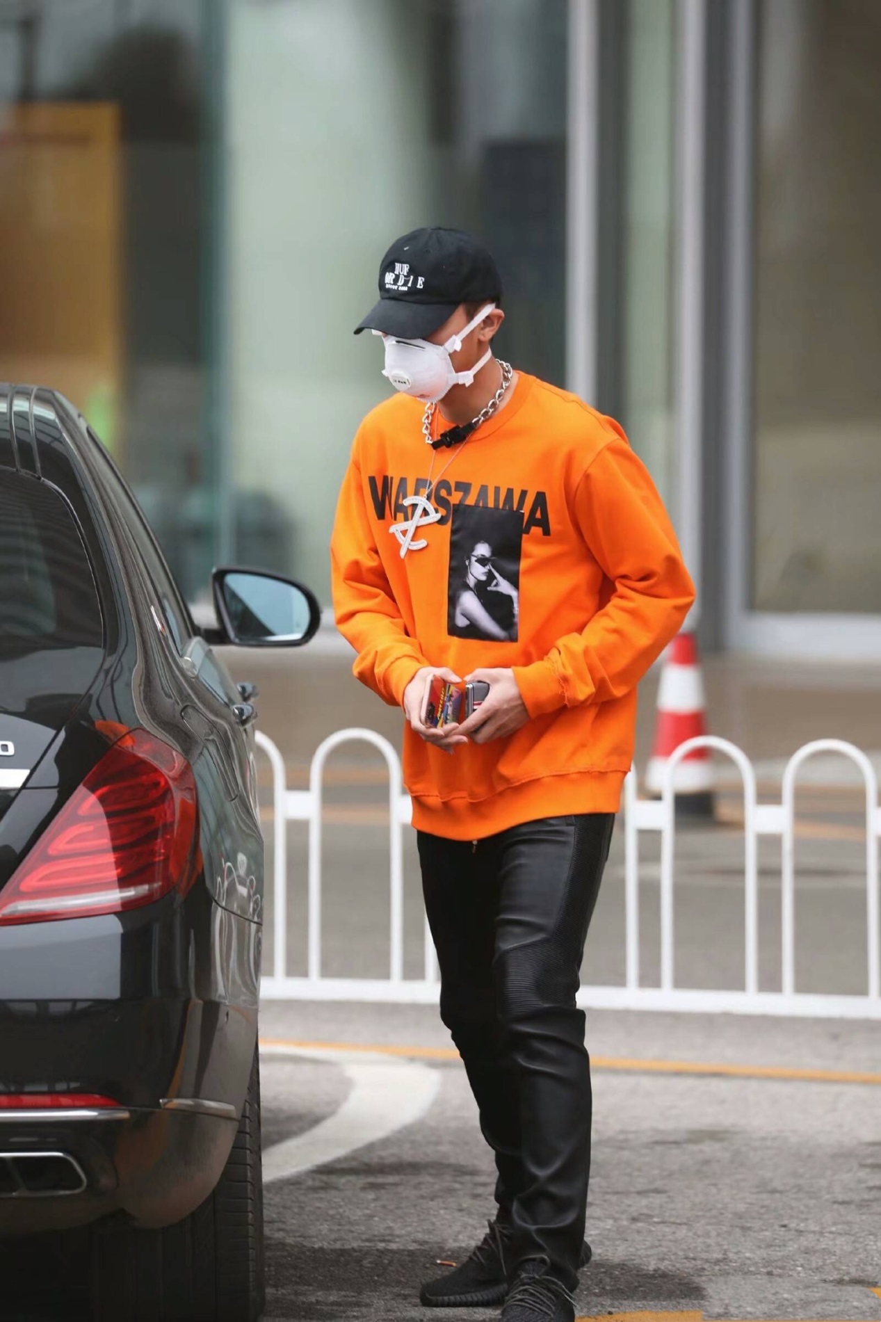 黄子韬穿鹿晗品牌衣服,黄子韬穿皮衣