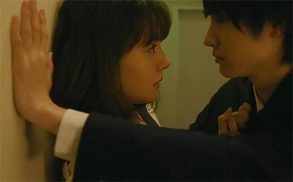 听说在圣诞节表明心意,男生会事半功倍,女生会原地撒狗粮?