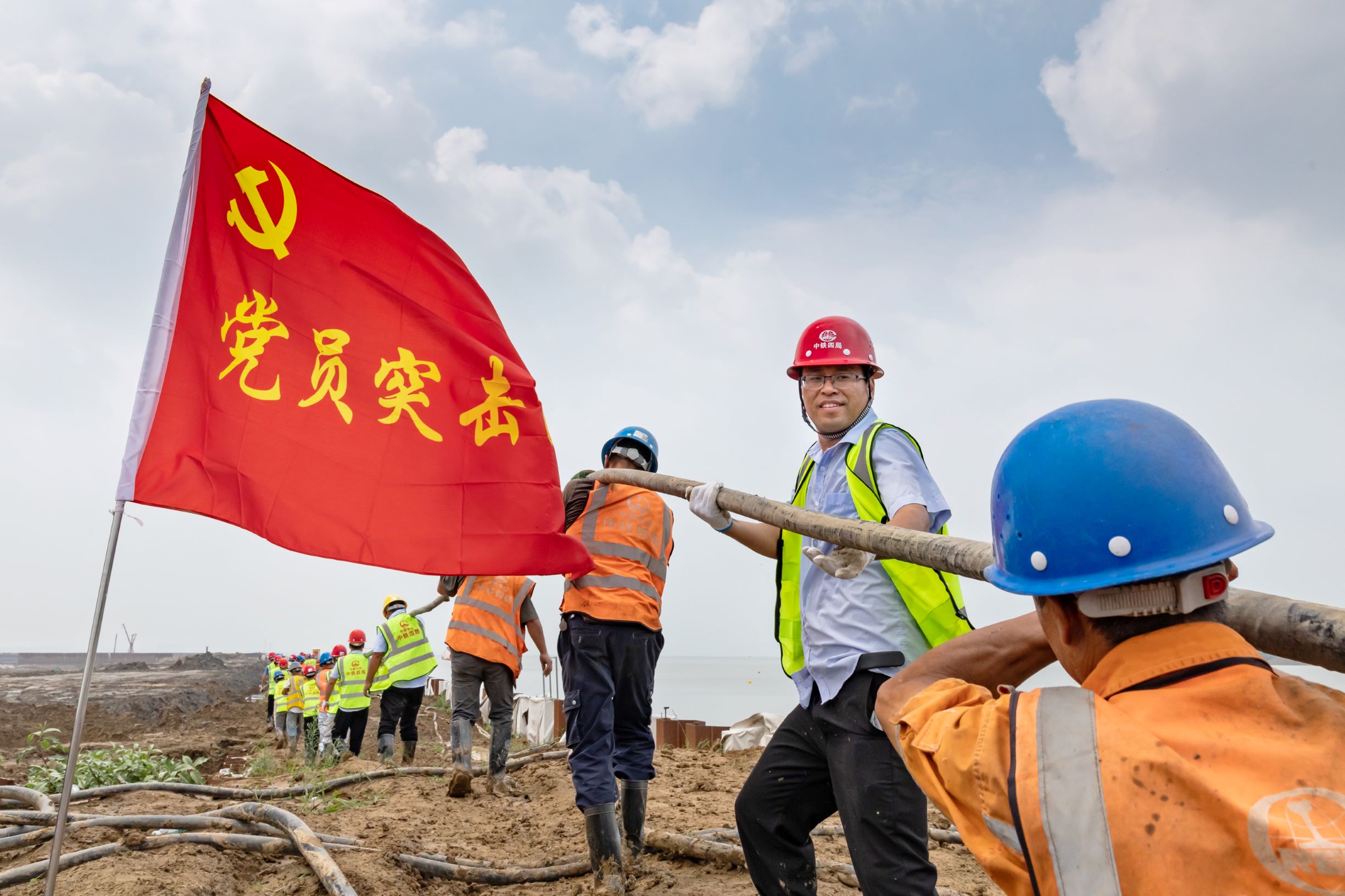 中铁四局智慧党建,党建四融入四促进