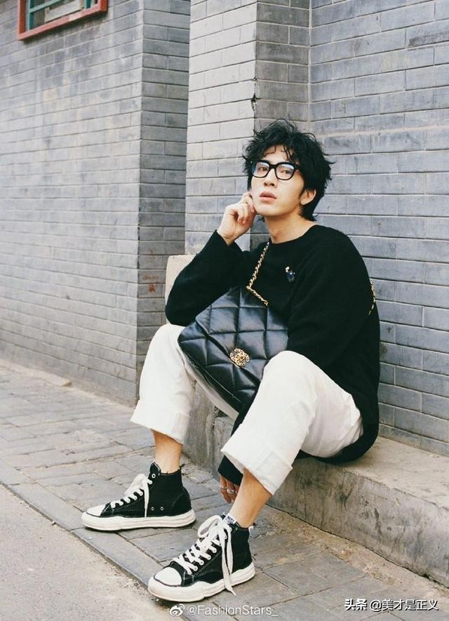 井柏然黑色大衣穿搭,井柏然黑色毛衣