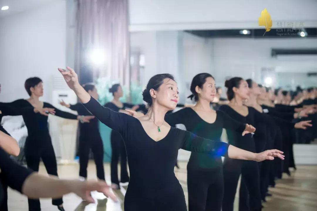 女性气质礼仪培训班,优雅仪态培训报名