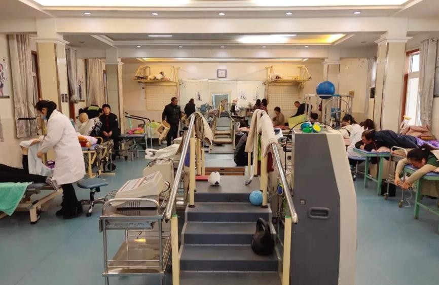 工作是天天给人抬腿？不对，康复科可是名副其实的未来学科